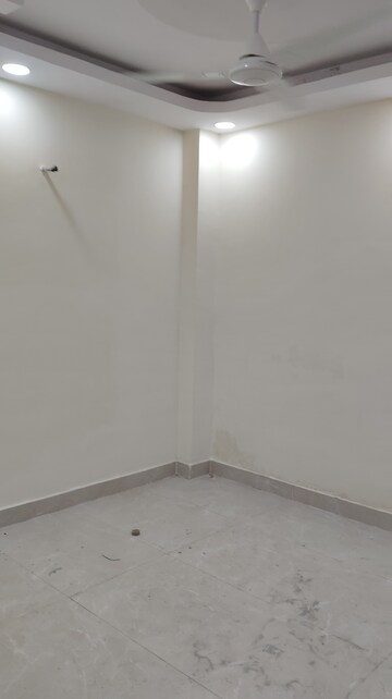 Room in 2 BHK Builder Floor at Okhla Industrial Estate Phase 2 – for Sale
