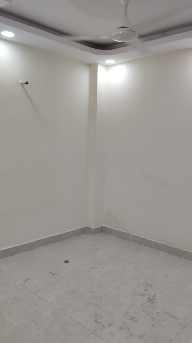 Room, okhla industrial estate phase 2 2 Bedroom 75 Sq.Yd. Builder Floor In Okhla Industrial Estate Phase 2 Delhi 9262287