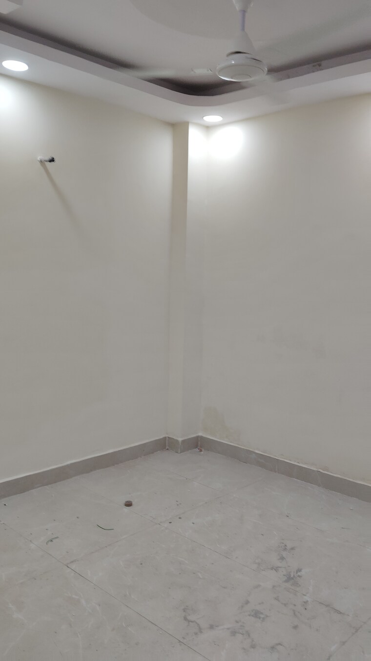 Room, okhla industrial estate phase 2 2 Bedroom 75 Sq.Yd. Builder Floor In Okhla Industrial Estate Phase 2 Delhi 9262287