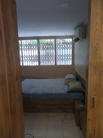 Bedroom in 1 BHK Apartment at Peddar Road – for Rent