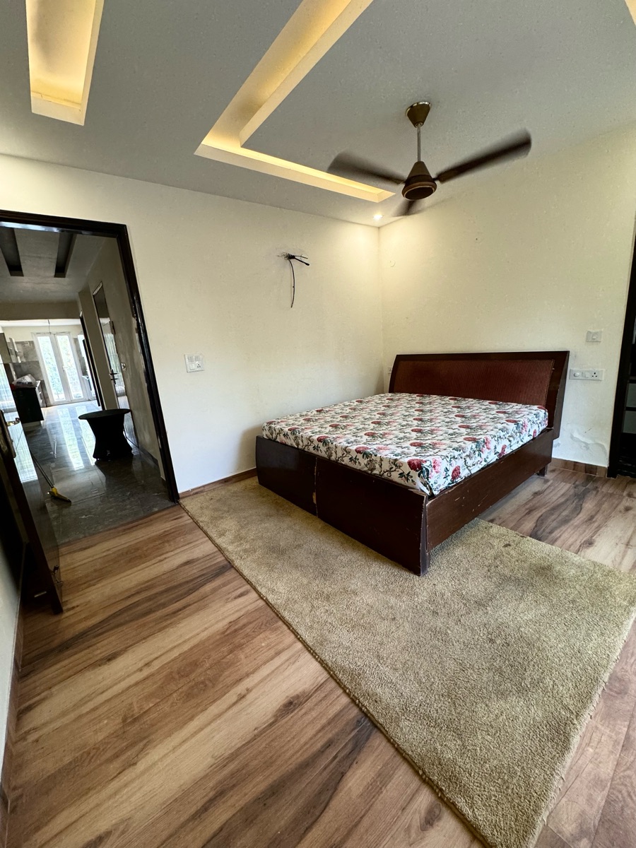 3 BHK 275 Sq.Yd. Builder Floor in DLF City Gurgaon