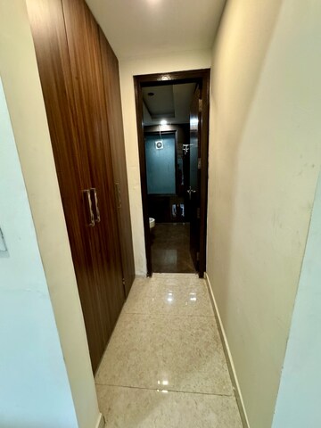 Building Lobby in 3 BHK Builder Floor at DLF City Gurgaon, Sector 27 – for Rent