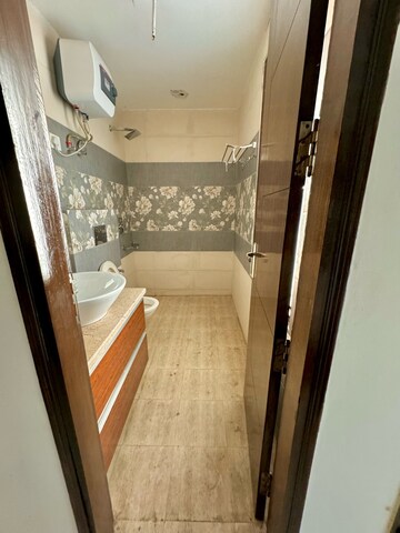 Bathroom in 3 BHK Builder Floor at DLF City Gurgaon, Sector 27 – for Rent