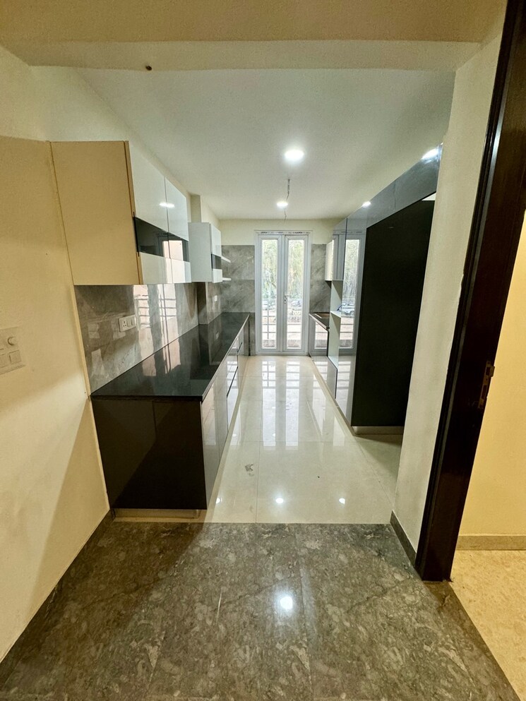 Kitchen, dlf-city-gurgaon 3 Bedroom 275 Sq.Yd. Builder Floor In Sector 27 Gurgaon 9262306