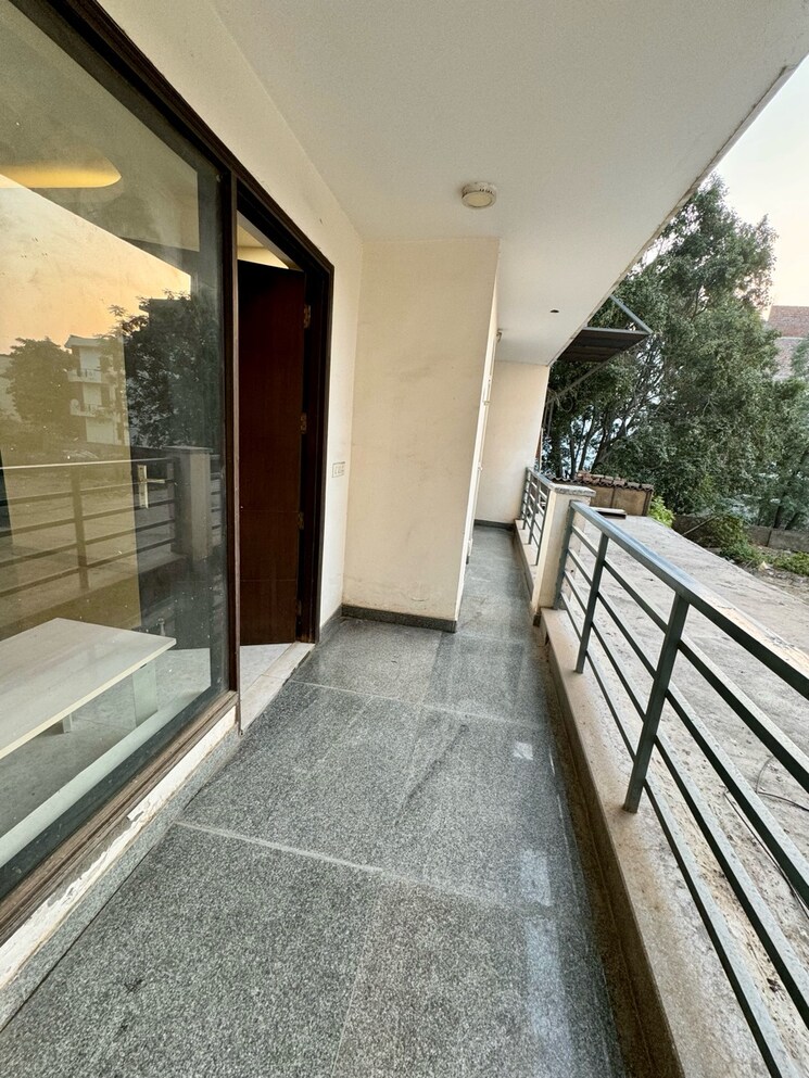 Balcony, dlf-city-gurgaon 3 Bedroom 275 Sq.Yd. Builder Floor In Sector 27 Gurgaon 9262306