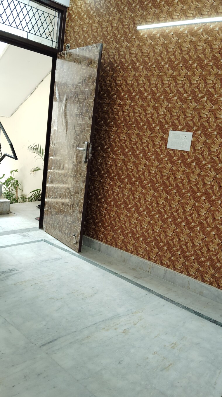 Balcony, okhla industrial estate phase 2 2 Bedroom 75 Sq.Yd. Builder Floor In Okhla Industrial Estate Phase 2 Delhi 9262329