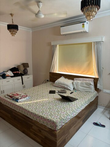 Bedroom in 2 BHK Apartment at Santacruz West – for Rent