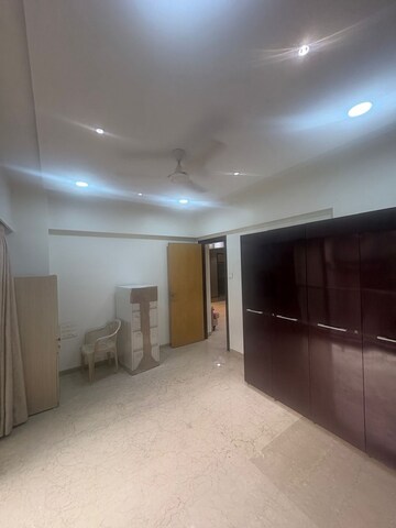 Room in 2 BHK Apartment at Santacruz West – for Rent