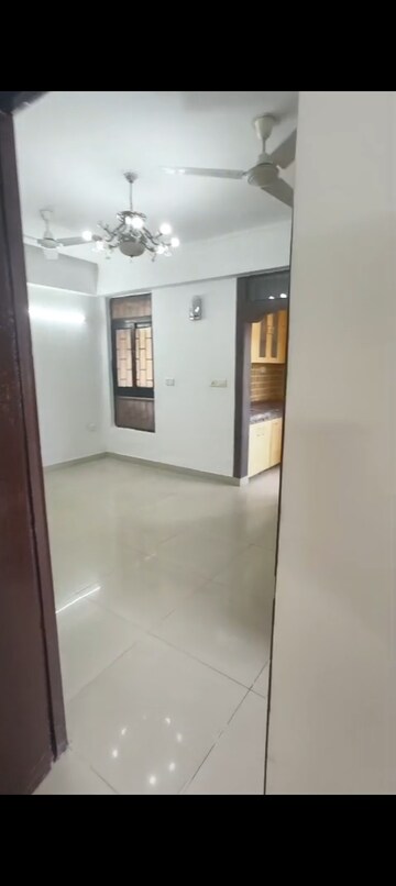 Room in 2 BHK Apartment at VVIP Mangal, Raj Nagar Extension – for Rent