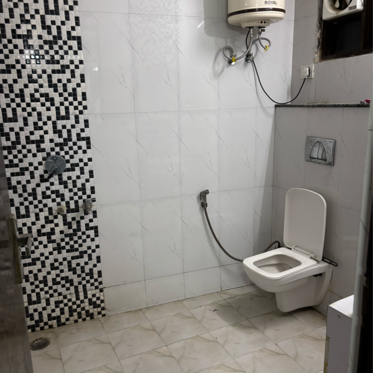 Bathroom, ignou road 3 Bedroom 1500 Sq.Yd. Builder Floor In Ignou Road Delhi 9262389