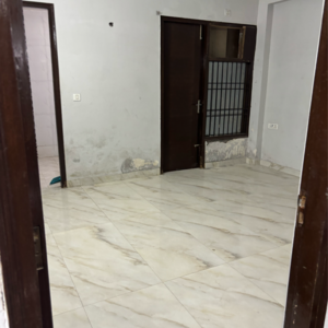 Room in 3 BHK Builder Floor at Ignou Road – for Rent