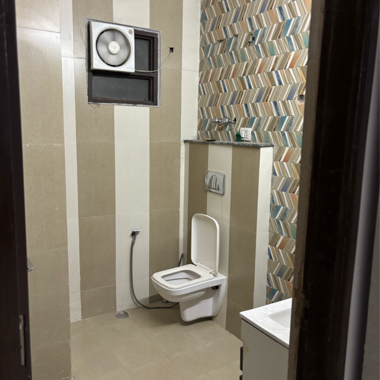 Bathroom, ignou road 3 Bedroom 1500 Sq.Yd. Builder Floor In Ignou Road Delhi 9262389