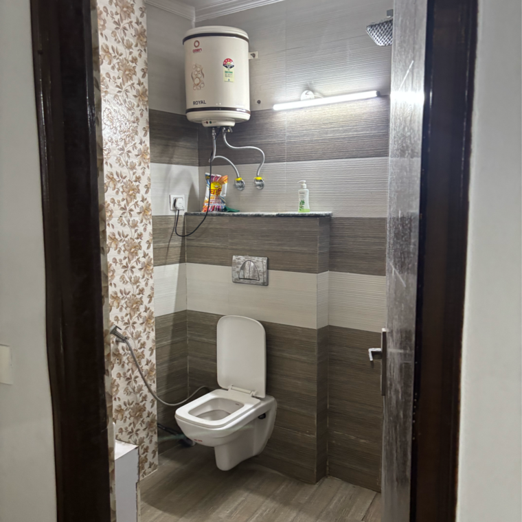 Bathroom, ignou road 3 Bedroom 1500 Sq.Yd. Builder Floor In Ignou Road Delhi 9262389