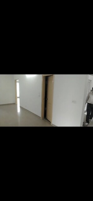 Room in 4 BHK Apartment at Shri Radha Sky Gardens, Sector 16b Greater Noida – for Rent