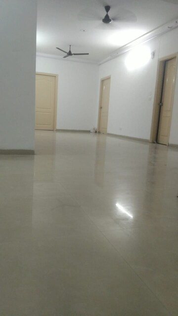Room in 4 BHK Apartment at Shri Radha Sky Gardens, Sector 16b Greater Noida – for Rent