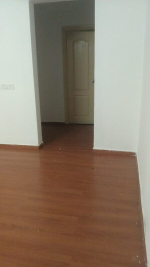 Room in 4 BHK Apartment at Shri Radha Sky Gardens, Sector 16b Greater Noida – for Rent