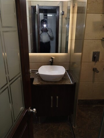 Bathroom in 2.5 BHK Apartment at Mayur Vihar – for Rent