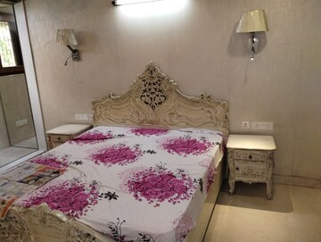 Master Bedroom in 2.5 BHK Apartment at Mayur Vihar – for Rent
