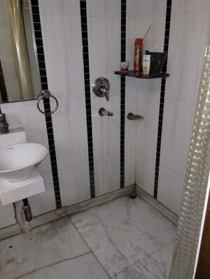 Bathroom in 2.5 BHK Apartment at Mayur Vihar – for Rent
