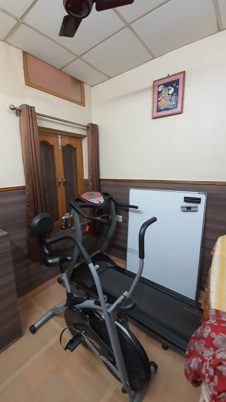 Gym, gomti nagar 6 Bedroom 3500 Sq.Ft. Independent House In Gomti Nagar Lucknow 9262452