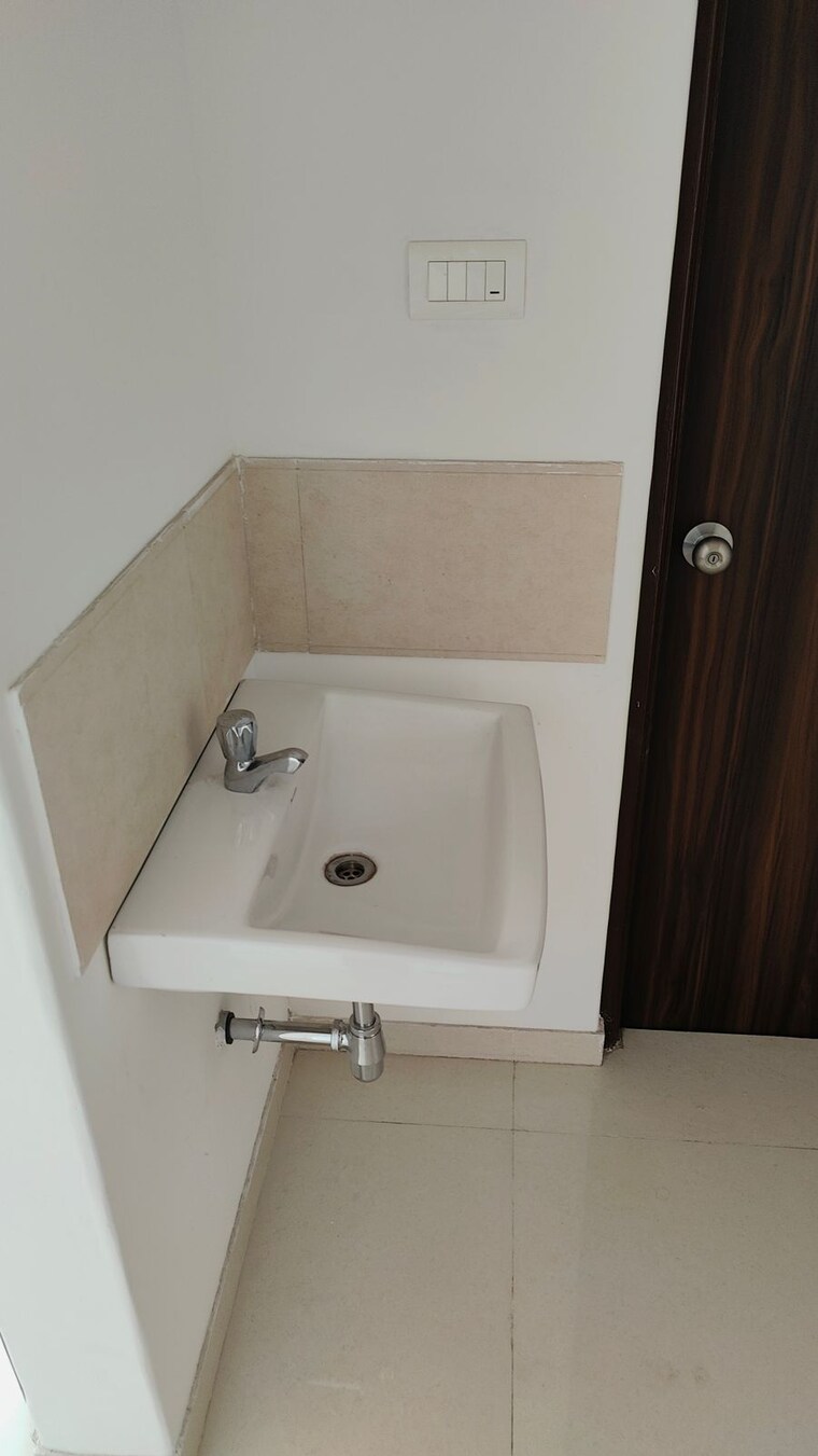 Bathroom, goel-ganga-amber 2 Bedroom 800 Sq.Ft. Apartment In Tathawade Pune 9262468