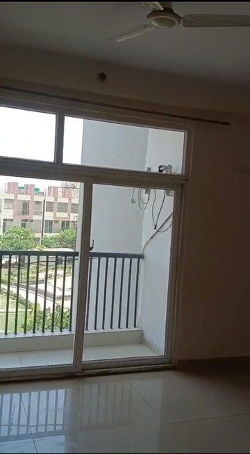 Room in 3 BHK Apartment at Amrapali Platinum, Sector 119 – for Sale