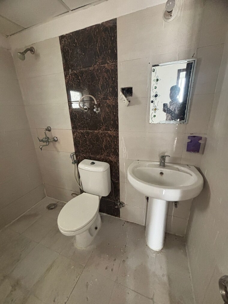 Bathroom, arihant-amber 2.5 Bedroom 1150 Sq.Ft. Apartment In Sector 1 Greater Noida Greater Noida 9262484