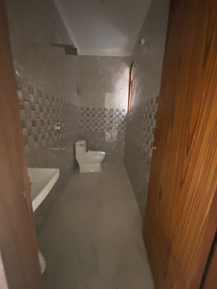 Bathroom, saket 1 Bedroom 503 Sq.Ft. Builder Floor In Saket Delhi 9262511