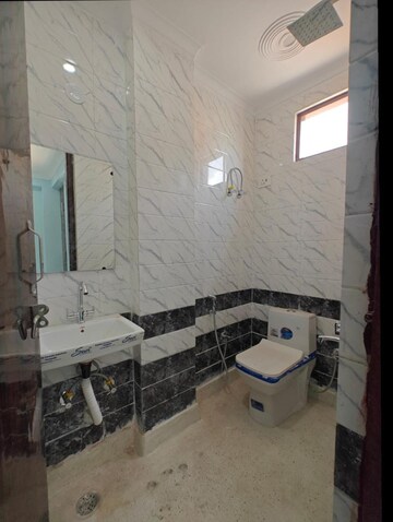 Bathroom in 1 BHK Builder Floor at Saket – for Rent