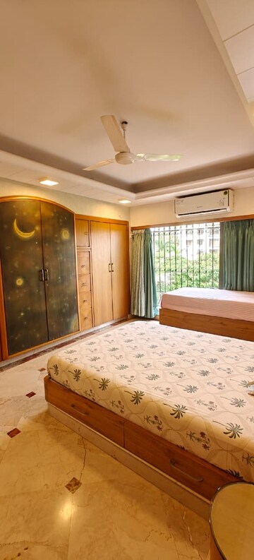 Bedroom in 3 BHK Apartment at Santacruz West – for Rent