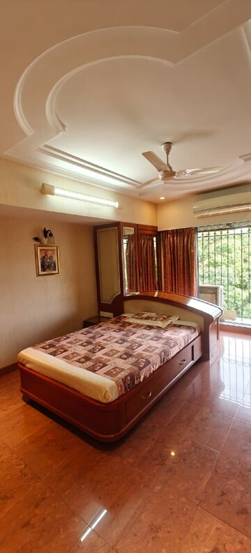 Bedroom in 3 BHK Apartment at Santacruz West – for Rent