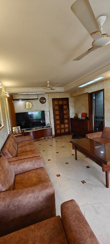 Living Room in 3 BHK Apartment at Santacruz West – for Rent