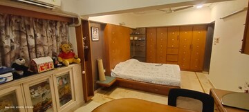 Bedroom in 3 BHK Apartment at Khar West – for Rent