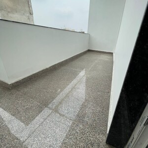 Room in  Office Space at JMD Suburbio, Sector 67 – for Rent