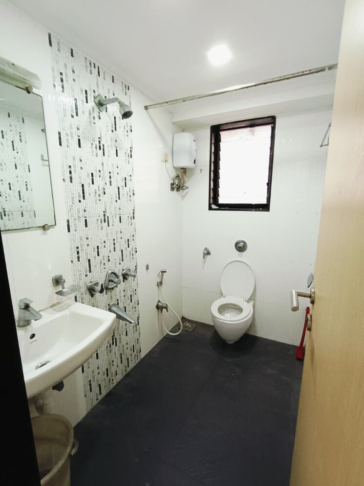 Bathroom, punam-chs-malabar-hill 2 Bedroom 1400 Sq.Ft. Apartment In Malabar Hill Mumbai 9262573