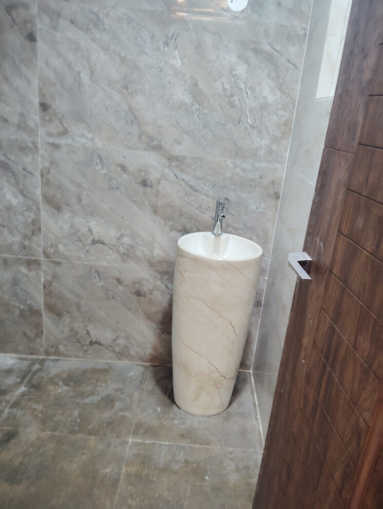 Bathroom, aar-aar-homes 3 Bedroom 1350 Sq.Ft. Builder Floor In Green Fields Colony Faridabad 9262601