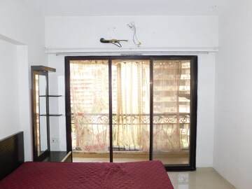 Room in 3 BHK Apartment at Prime Rose Apartment Andheri West, Andheri West – for Rent