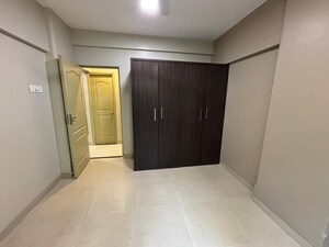 Room in 3 BHK Apartment at Poseidon Apartment, Andheri West – for Rent