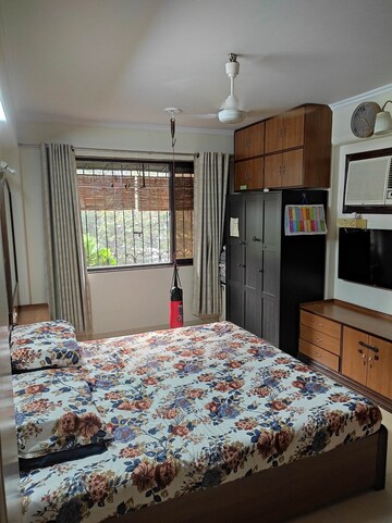 Bedroom in 2 BHK Apartment at Bandra West – for Rent