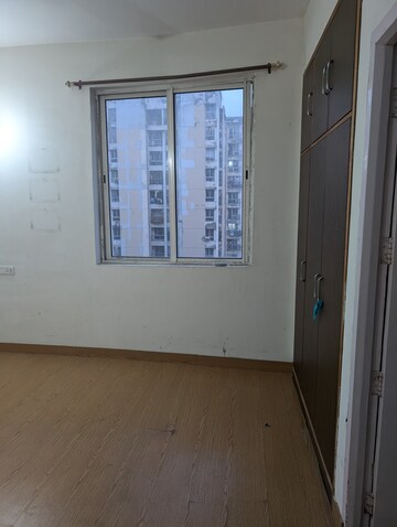 Room in 2 BHK Apartment at Jaypee Green Wish town Klassic, Sector 134 – for Rent
