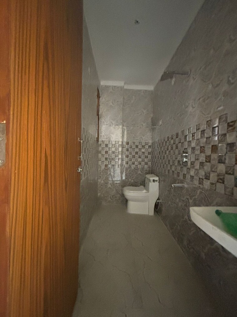 Bathroom, saket 1 Bedroom 650 Sq.Ft. Builder Floor In Saket Delhi 9262650