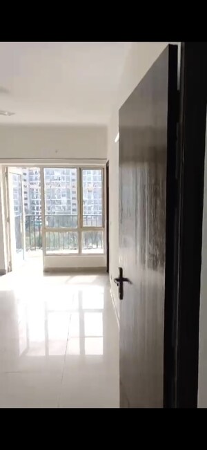 Room in 2 BHK Apartment at Panchsheel Greens II, Sector 16 Greater Noida – for Sale