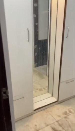 Building Lobby in 3 BHK Builder Floor at Eldeco Ananda, Sector 48 – for Rent