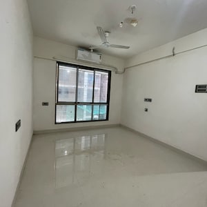 Room in 1 BHK Apartment at Malad East – for Rent