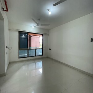 Room in 1 BHK Apartment at Malad East – for Rent