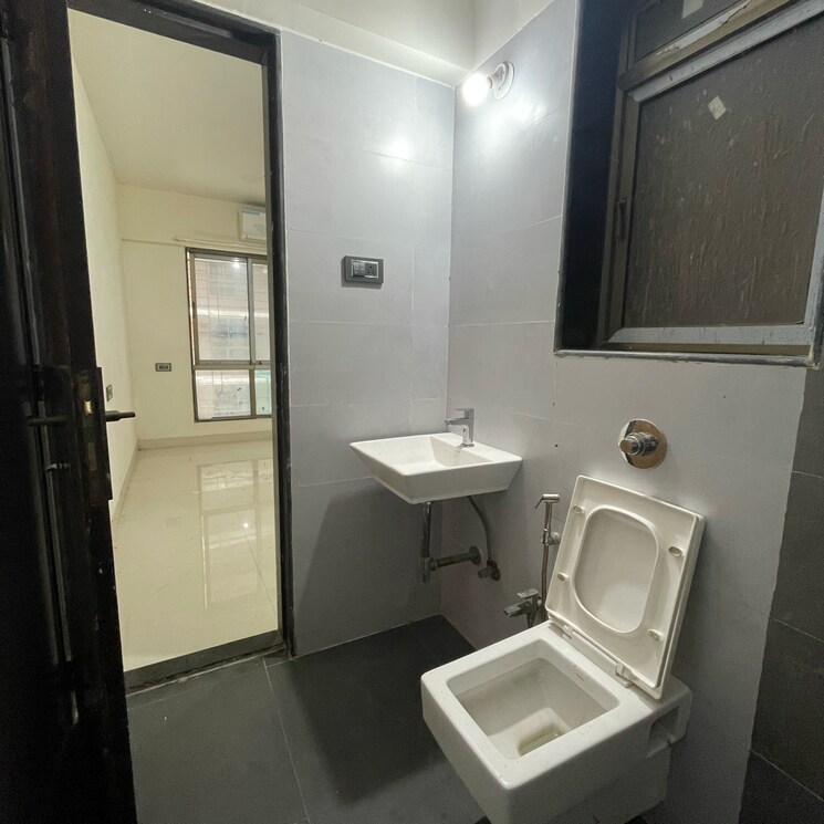 Bathroom, malad east 1 Bedroom 405 Sq.Ft. Apartment In Malad East Mumbai 9262714