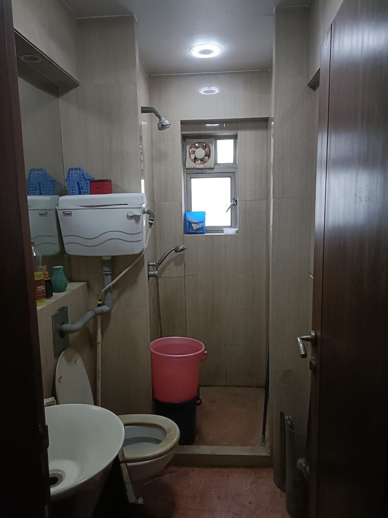 Bathroom, juhu 2 Bedroom 750 Sq.Ft. Apartment In Juhu Mumbai 9262680