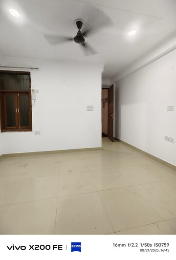 Room in 1 BHK Builder Floor at Saket – for Rent