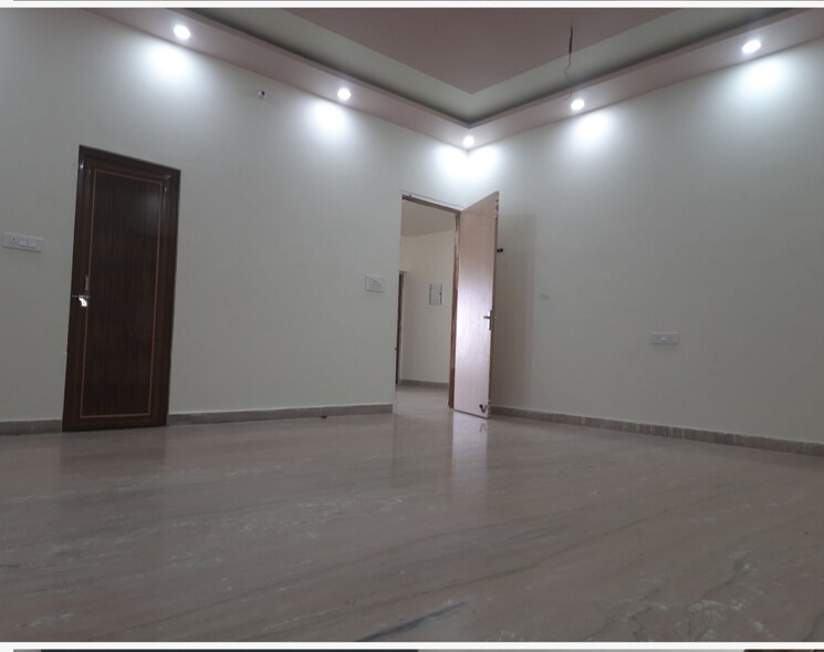 Room, gomti nagar Commercial Office Space 2152 Sq.Ft. In Gomti Nagar Lucknow 9262839