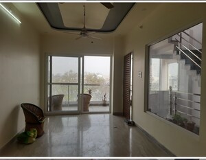 Room in  Office Space at Gomti Nagar – for Rent